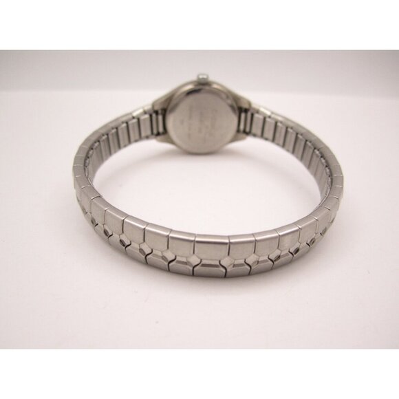 Women Carriage by Timex Quartz WR Analog 22mm Oval Watch (H767) "New Battery" - Picture 9 of 10